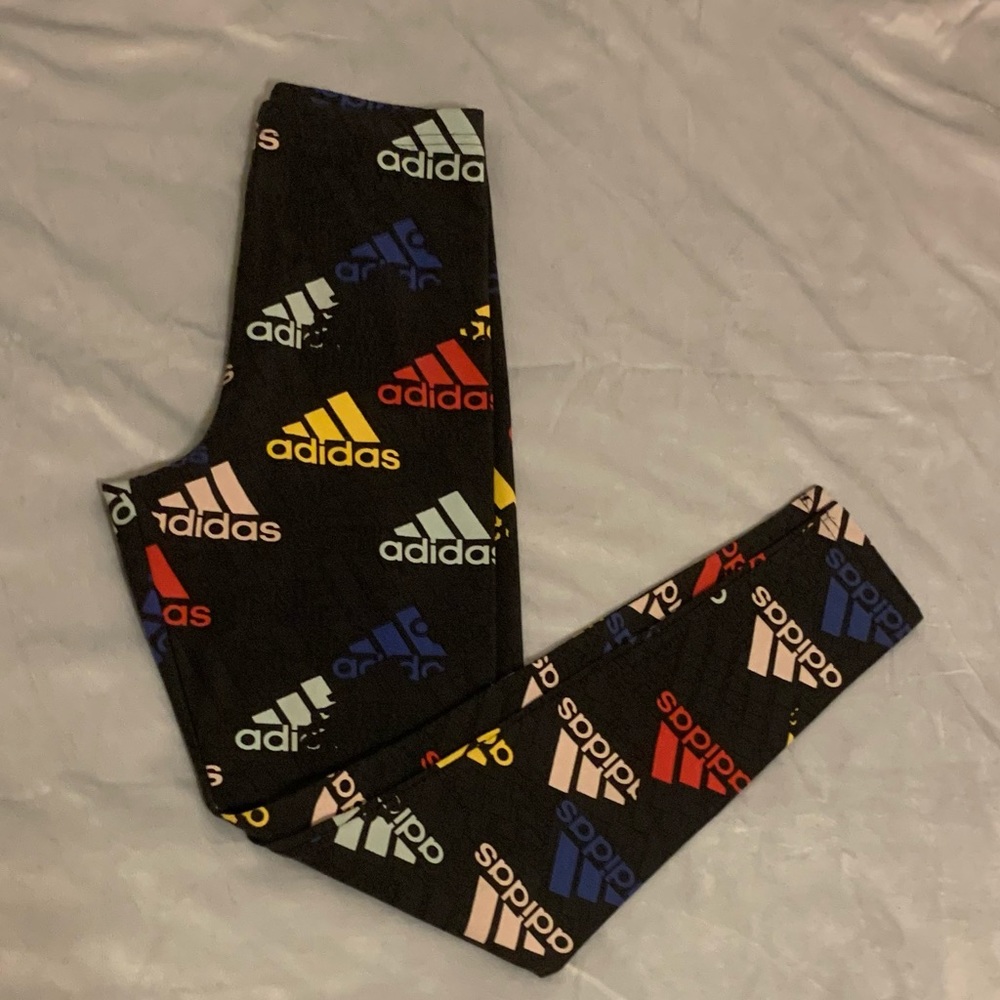 Girls Adidas Slim, fit Track pants
size (med) (10-12) 95% cotton New with tag